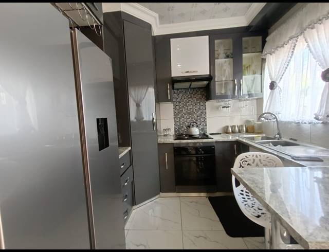 3 BEDROOM HOUSE FOR SALE IN VANDERBIJLPARK CE 2